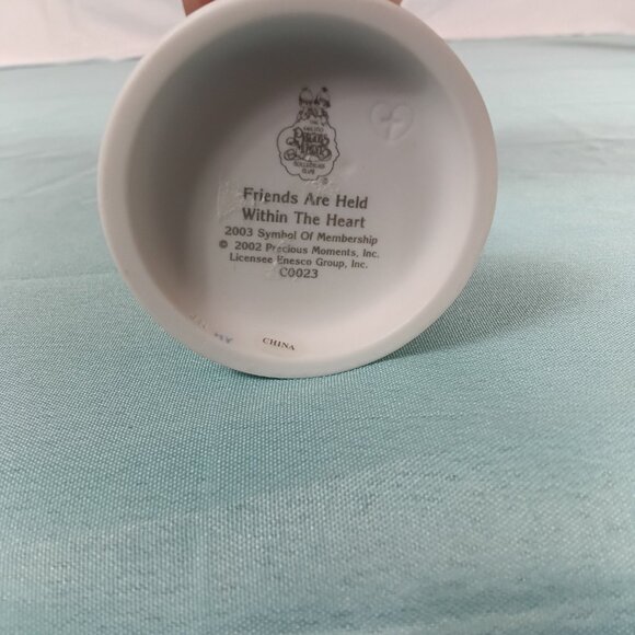 E3-4 Precious Moments Figurine c0023 Friends Are Held Within The Heart - Picture 5 of 7